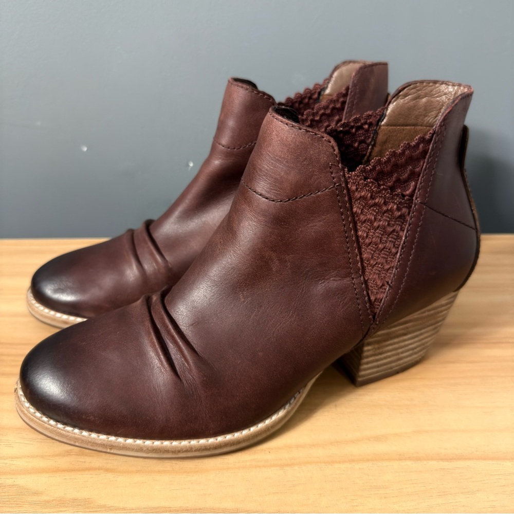 Caterpillar CAT booties sz 7W